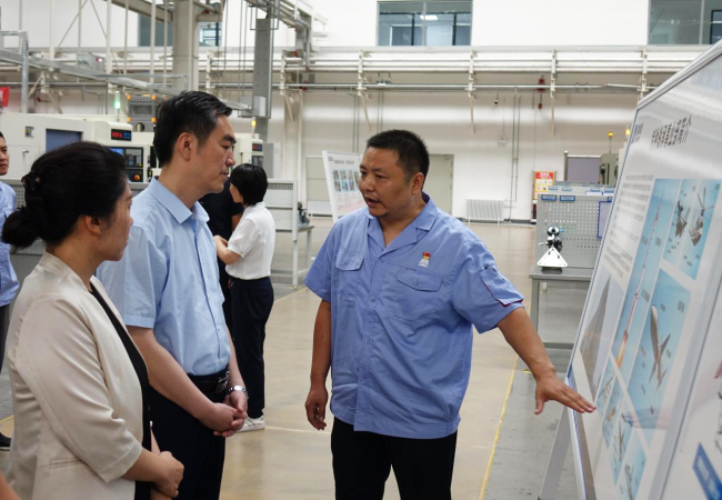 河南省工信廳黨組成員、副廳長(zhǎng)孫永民一行蒞臨公司考察調(diào)研